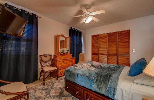 Family Waterfront 4BR Home Heated Pool Private Pier - Photo 26