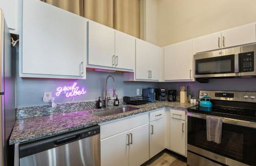 Indy Urban Nest - Sleeps 8 - Skywalk Access - Convention Center - Stadium - Foto 50