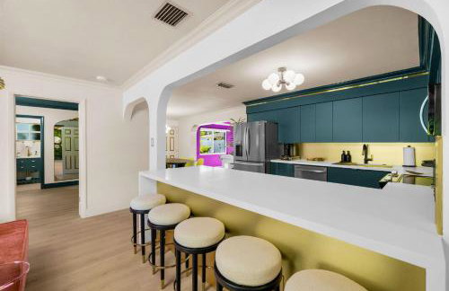 5 Min to Beach - Heated Pool Hot Tub 85 TV's BBQ Games - Foto 33