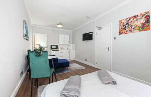 Stunning studio flat with free on-street parking! - Foto 14