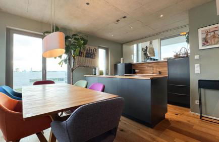 Stylish Riverfront Penthouse with Skyline View - Foto 7