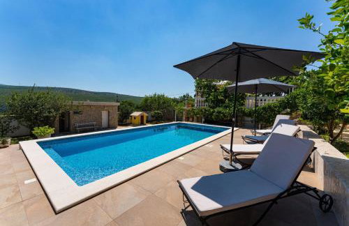 MY DALMATIA - Villa Sucic with private pool and mountain view - Foto 8