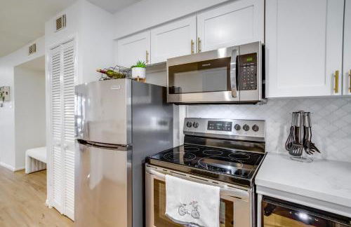 Chic Montgomery Condo with Balcony and Pool Access! - Foto 12