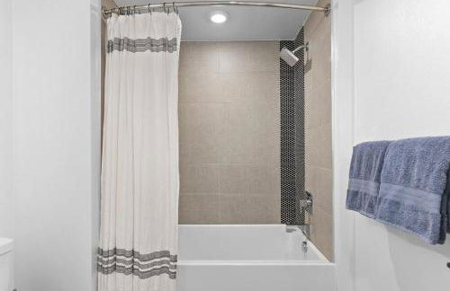 Amethyst Sky Loft - Elevated Two-Story Waterfront - Foto 27