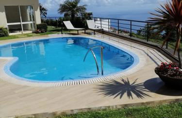 Luxury villa with private heated pool, garden and views of the sea and mountains. - Photo 47