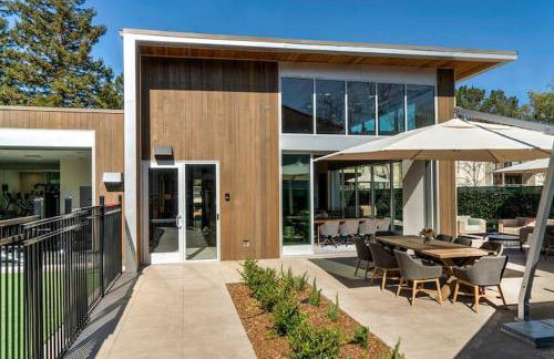 Sharon Green apartments by FantasticStay - Photo 90