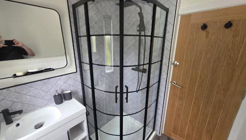 House - Sleeps 4 - Parking - Garden - City Centre - Foto 5, Shower