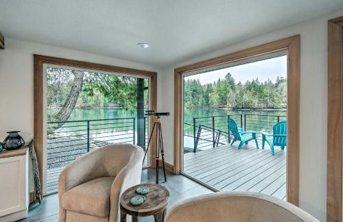 Dreamy Bayfront Cabin with View, Dock and Kayaks - Foto 6