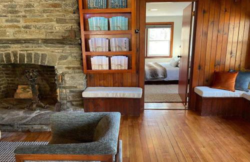 Peaceful Getaway Cottage on grounds of historic mid-century gem - Foto 13