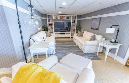 Beautiful Home 30 Feet from the Sand at Spofford Lake! - Foto 35