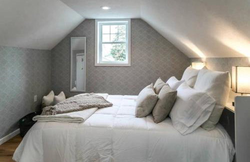 Luxurious 5 BR Home in the Heart of Sylvan Beach - Foto 22