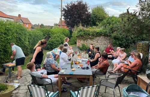 HOXNE HOUSE WEYBOURNE,N Coast sleeps 14 5 bedroom j72 - Photo 3