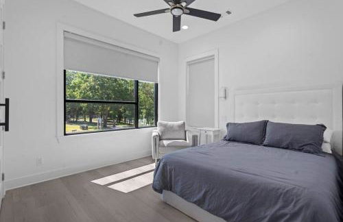 Modern Retreat 10 min-Oaklawn BBQ grill Pavillion Kids playground - Foto 34