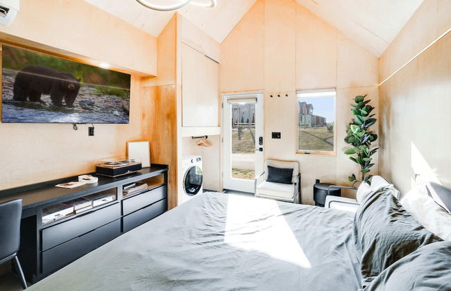 Bunkies-the Commissioner - Photo 1