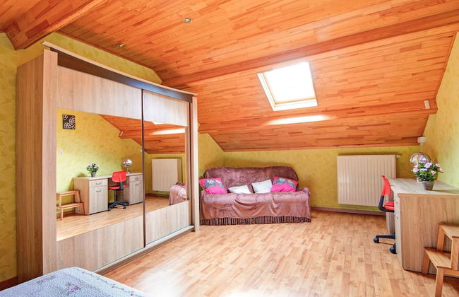 Charming Stay Near Forests - Photo 3