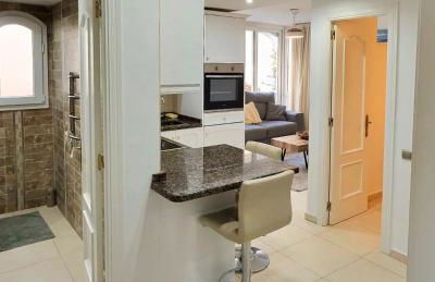 Modern 1BR Walk to Beach, Casino & Puerto Banús - Foto 11