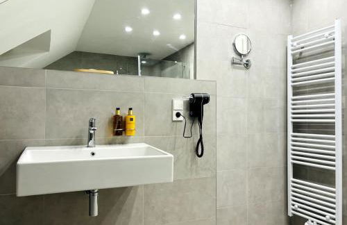 REMA Homes - Dachgeschoss Klima 3x Queen-Size Balkon Küche TV - Foto 23