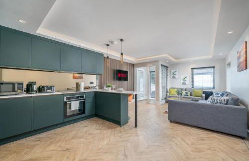 Skyvillion - COZY LARGE 4 & 1 Bed Apartments in London Enfield, Mins to Tube Station, Free Wi-Fi - Foto 8