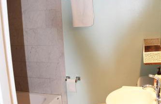 Charming home in heart of St Joseph 30 Plus days - Foto 17