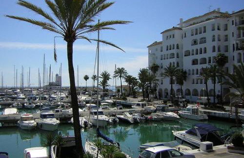 CASARES appart 2 ch dans parc tropical avec vue sur mer, montagne et piscine - Photo 32