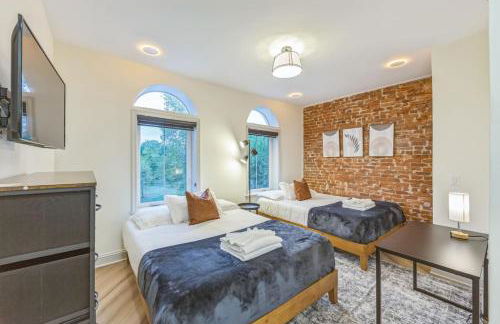 Bi-Level 2BR w Rooftop - Sleeps 12 - 10 min to DT - Foto 9