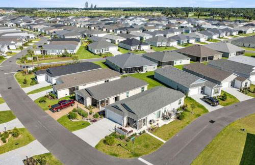 2BR Home with Golf Cart and Pool - Foto 13