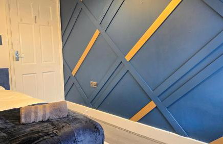 Spacious Entire House with Free Parking Perfect for Relocators Contractors and Long Term Stays - Photo 6