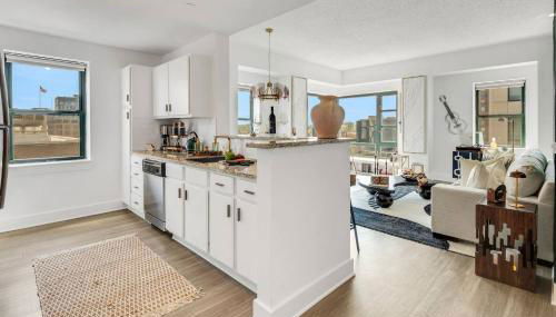 Penthouse Perfection with Unmatched Skyline Views - Foto 2