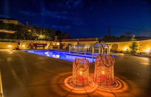 Maggie Alonia - Photo 41