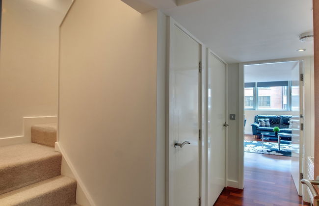 Crown Apartments By Week2Week - Photo 3