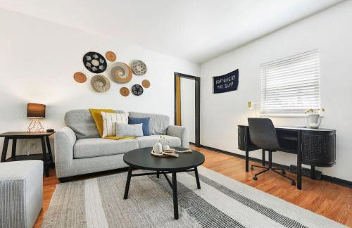 HostWise Stays - The Butler - Prime 1BR Butler St Apt, across from Umami - Foto 1