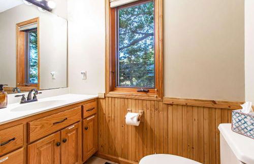 Dog Friendly Leech Lake Home w Perfect Beach Garage Boat Lift - Foto 57