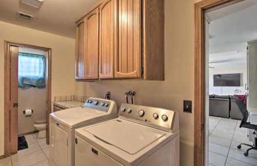 Spacious Lancaster Family Ranch - BBQ and Patio - Foto 26