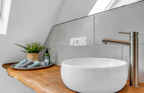 Haus am Seeufer mit Badestelle in 200m, große Sonnenterrasse, umzäunter Garten, Hunde willkommen - Foto 16