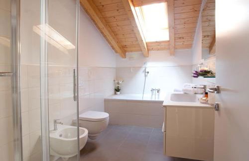 SALA COMACINA APARTMENT NO 1-SLEEPS 10 by Italian Apartments - Foto 25