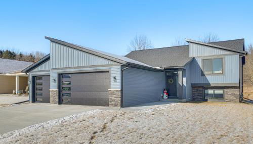 Deck with Forest Views Modern Home in Rochester! - Foto 3