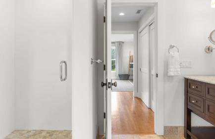 Modern Berkshires Farmhouse w Porch Fireplace Views Beaver Creek by AvantStay - Foto 27