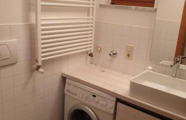 Ampio appartamento su 2 livelli con garage coperto - Foto 10