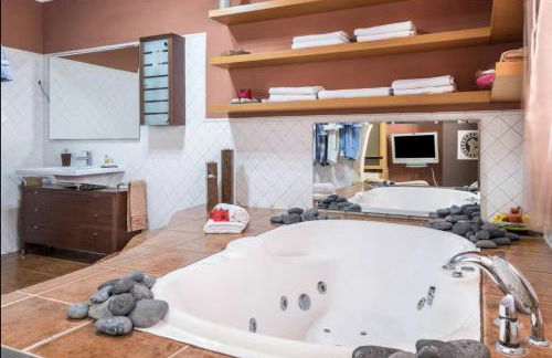 Ático con jacuzzi frente al mar de 2 habitaciones - Foto 15