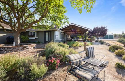 4.5 Acre Secluded Ranch w Panoramic Views • Fire Pit Olive Ranch by AvantStay - Foto 64