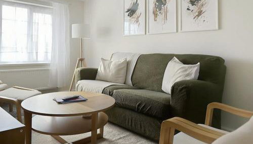 Private guest house - Double bedroom, en-suite and workspace with private entrance, first floor with no lift and no full kitchen - Foto 4