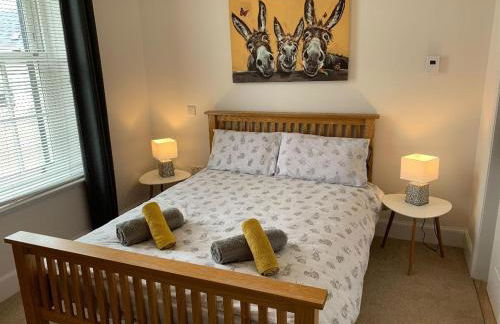 No 7 Quiet, two bedroom Ground Floor Flat in Tornagrain Great for early Airport departures or late flights - Photo 1