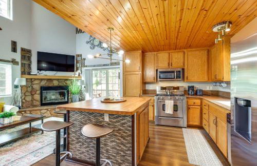 Remodeled Crestline Retreat Walk to Lake Gregory! - Foto 7