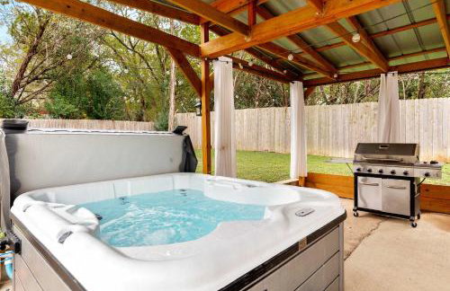 Manchaca 4 bedroom sleeps 10 Pool and Hot tub - Photo 59