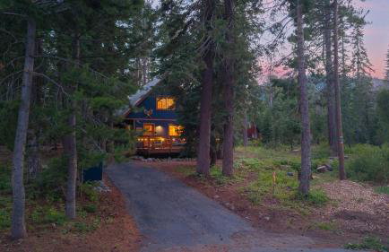 Minutes to Skiing & Lake Hot Tub, Fire Pit, Deck Indigo Owl by Avantstay - Foto 74