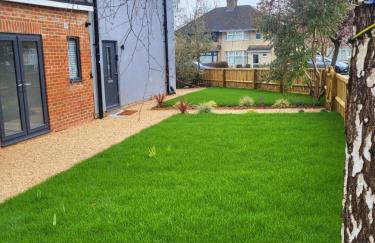 New, modern 4 bed, 3 bath house ,free parking - Foto 31