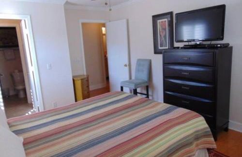 W2 Ocean Walk Resort upstairs 2 bed king and two twins next to back pool - Foto 8