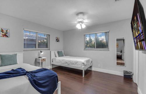 Stunning 4 Bedrooms House with Pool 6 minutes to the Ocean - Foto 55