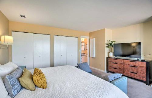 Lakefront Family Retreat with Grill Steps to Beach! - Foto 16