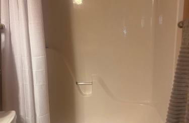 Luxurious Mountain Retreat with Hot Tub Jacuzzi Suite & Wood-Burning Fireplace - 10 Min to Boone - Foto 29